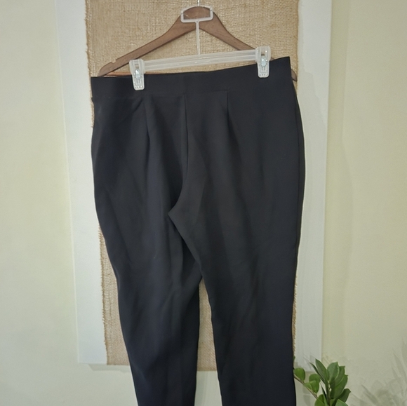 Philosophy black cropped work pant with Ponte stitch down front of pant. Size Xl - Picture 5 of 6